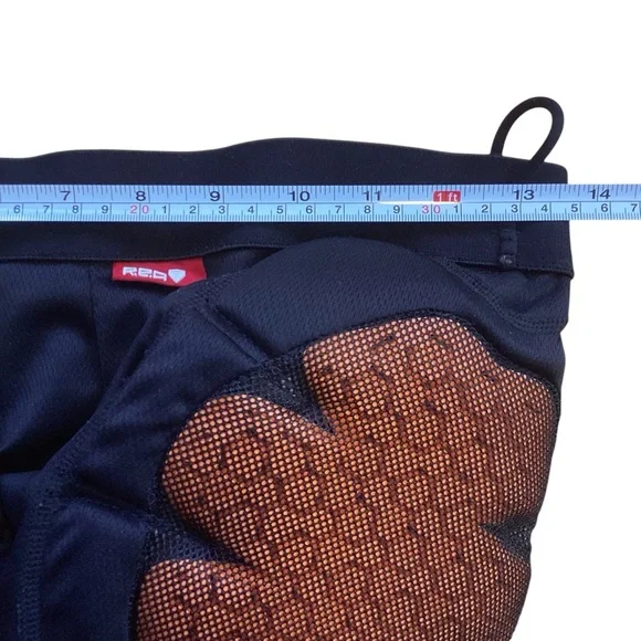 Burton RED Padded Shorts Sports - Youth Small 2010 - Picture 10 of 15